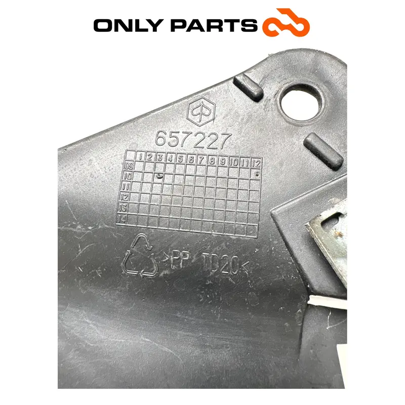 VASCHETTA VANO ALLOGGIAMENTO BATTERIA 657227 PIAGGIO BEVERLY 300 2010 / BOX TRAY — 2