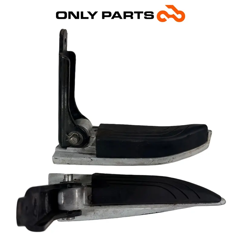 COPPIA PEDANE POGGIAPIEDI PASSEGGERO POSTERIORI PIAGGIO BEVERLY 300 2010 / PEGS — 2