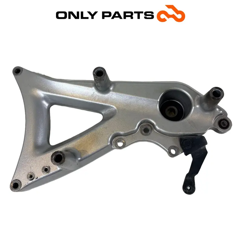 BRACCIO FORCELLONE DX SUPPORTO MARMITTA YAMAHA X-MAX 250 2008 / SWINGARM OEM — 3