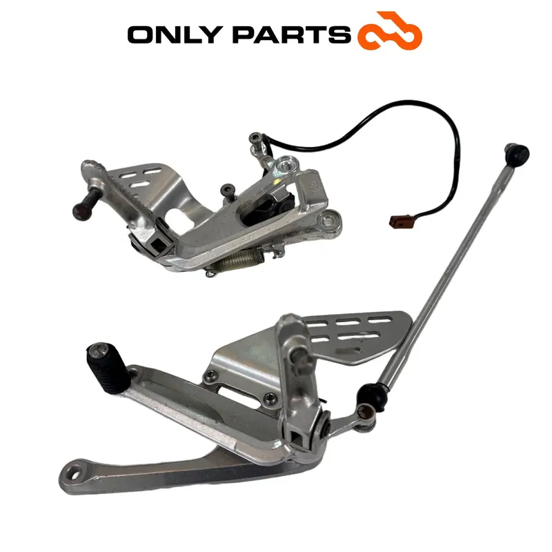 COPPIA PEDANE PILOTA COMPLETE LEVA CAMBIO FRENO ORIGINALI YAMAHA YZF-R6 2005