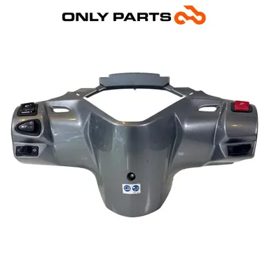 Coprimanubrio Posteriore Con Comandi Devioluci Honda SH 300 2011 53206-KTW-B000 Honda SH 300cc 2011 Grigio usato — foto reale 3