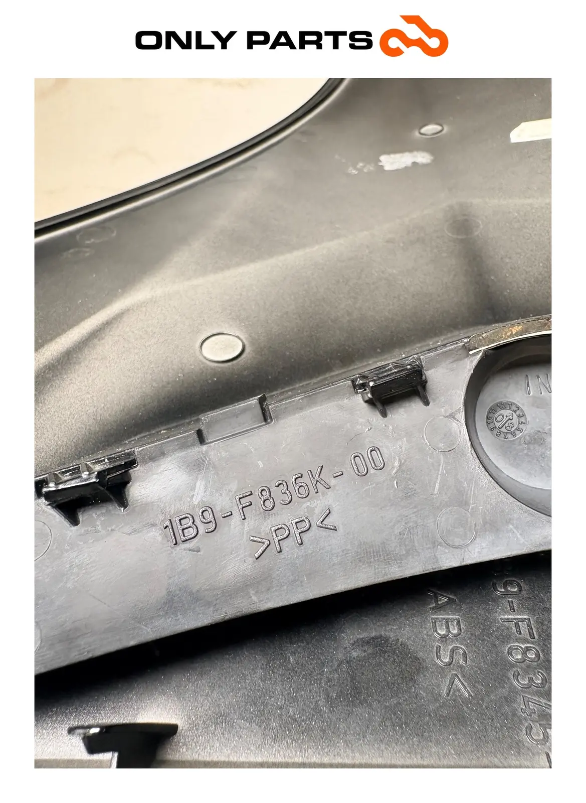 Mascherina / cover scudo anteriore Yamaha X-max 250cc usato — foto reale 10