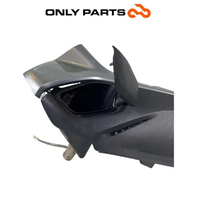 RETROSCUDO CONTROSCUDO INTERNO HONDA SH 300 2011 OEM 81132-KTW-B000 LEG SHIELD Honda SH 300cc 2011 Grigio usato — foto reale 6