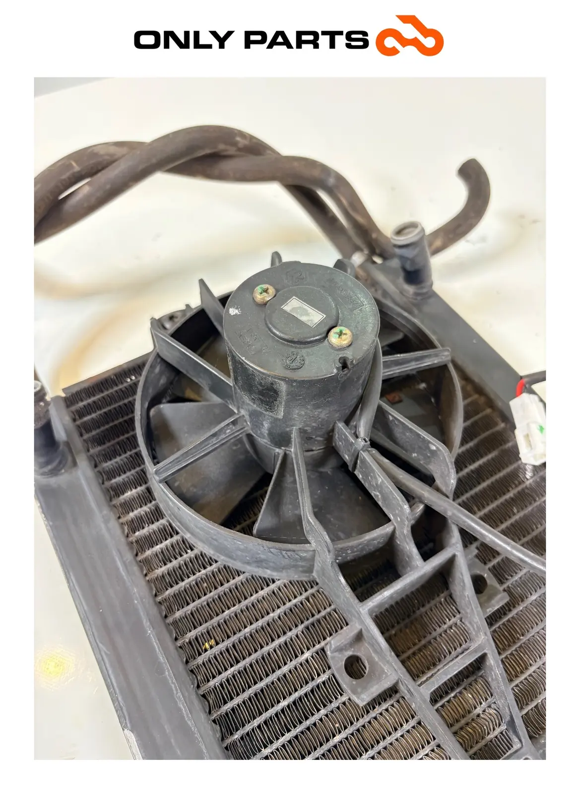 Radiatore acqua + ventola Piaggio MP3 Hybrid 300cc usato — foto reale 11