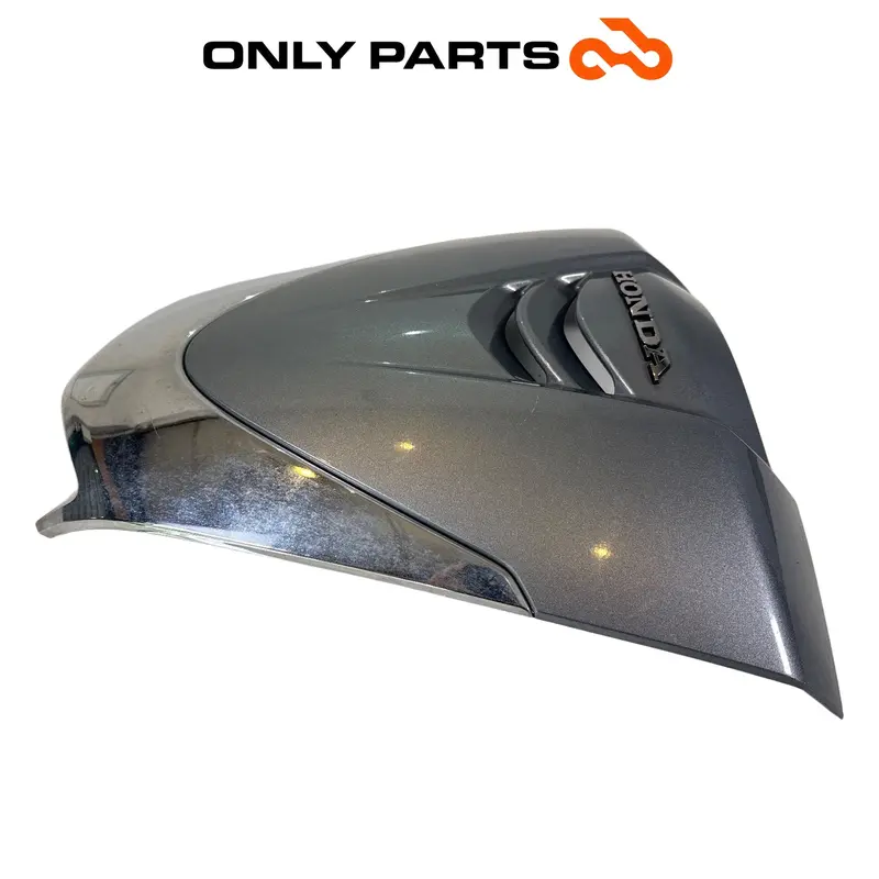 Scudo Anteriore Superiore Grigio Con Cromatura Honda SH 300 2011 64301-KTW-B000 — 2