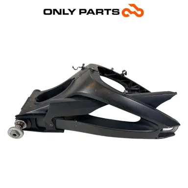 Forcellone posteriore / Braccio oscillante Yamaha YZF-R6 600cc 2005 nero usato — foto reale 2