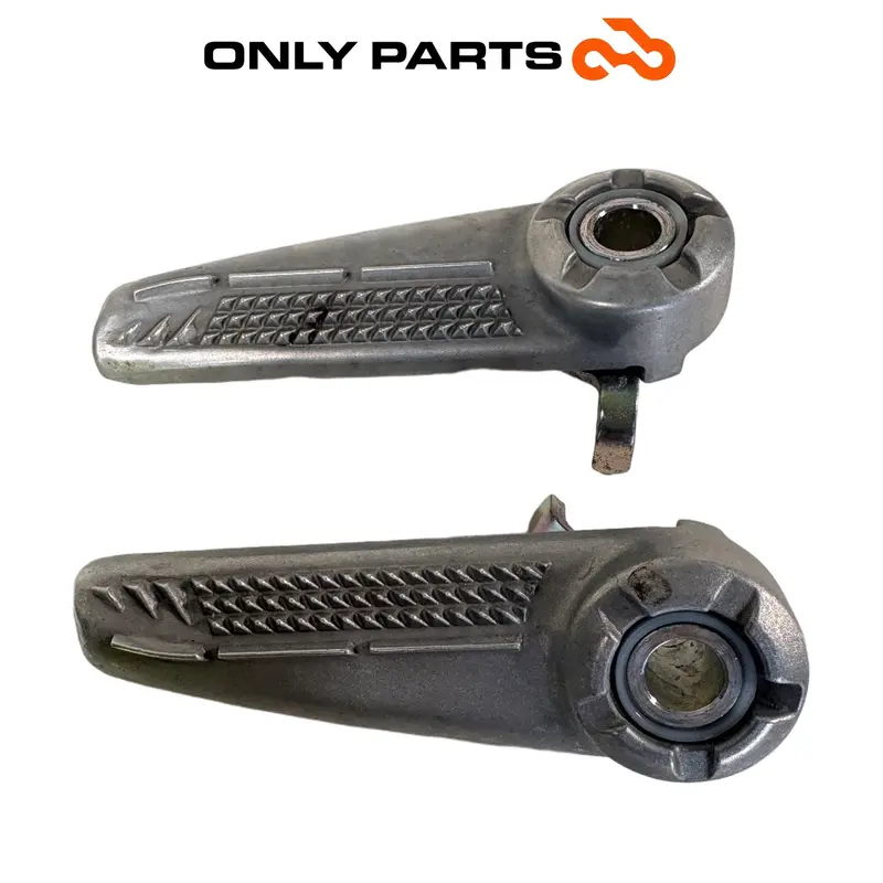 COPPIA PEDANE POGGIAPIEDI PASSEGGERO POSTERIORI ALLUMINIO YAMAHA XENTER 150 2015