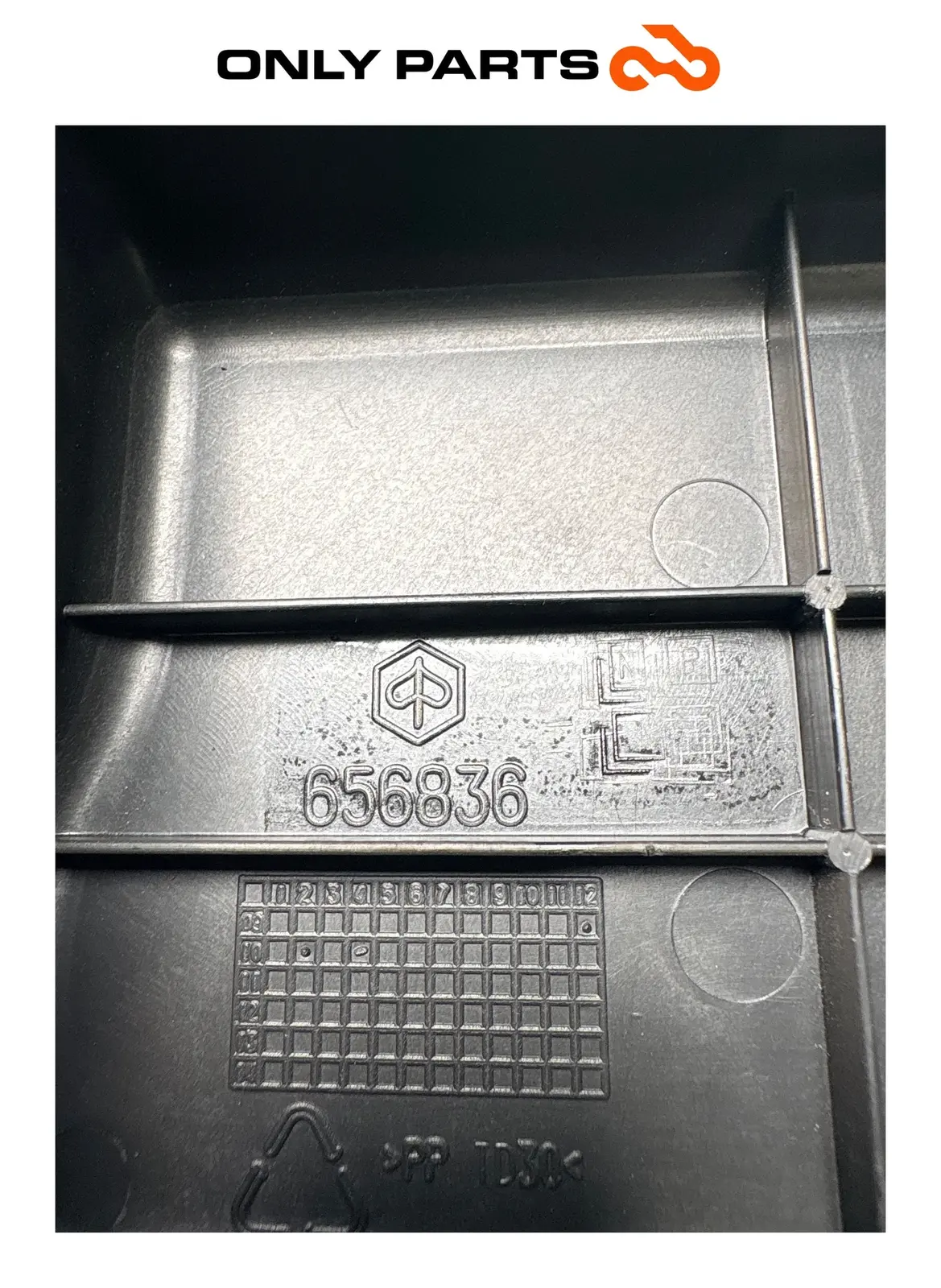 Coperchio sportello vano batteria Piaggio Beverly  300cc usato — foto reale 2