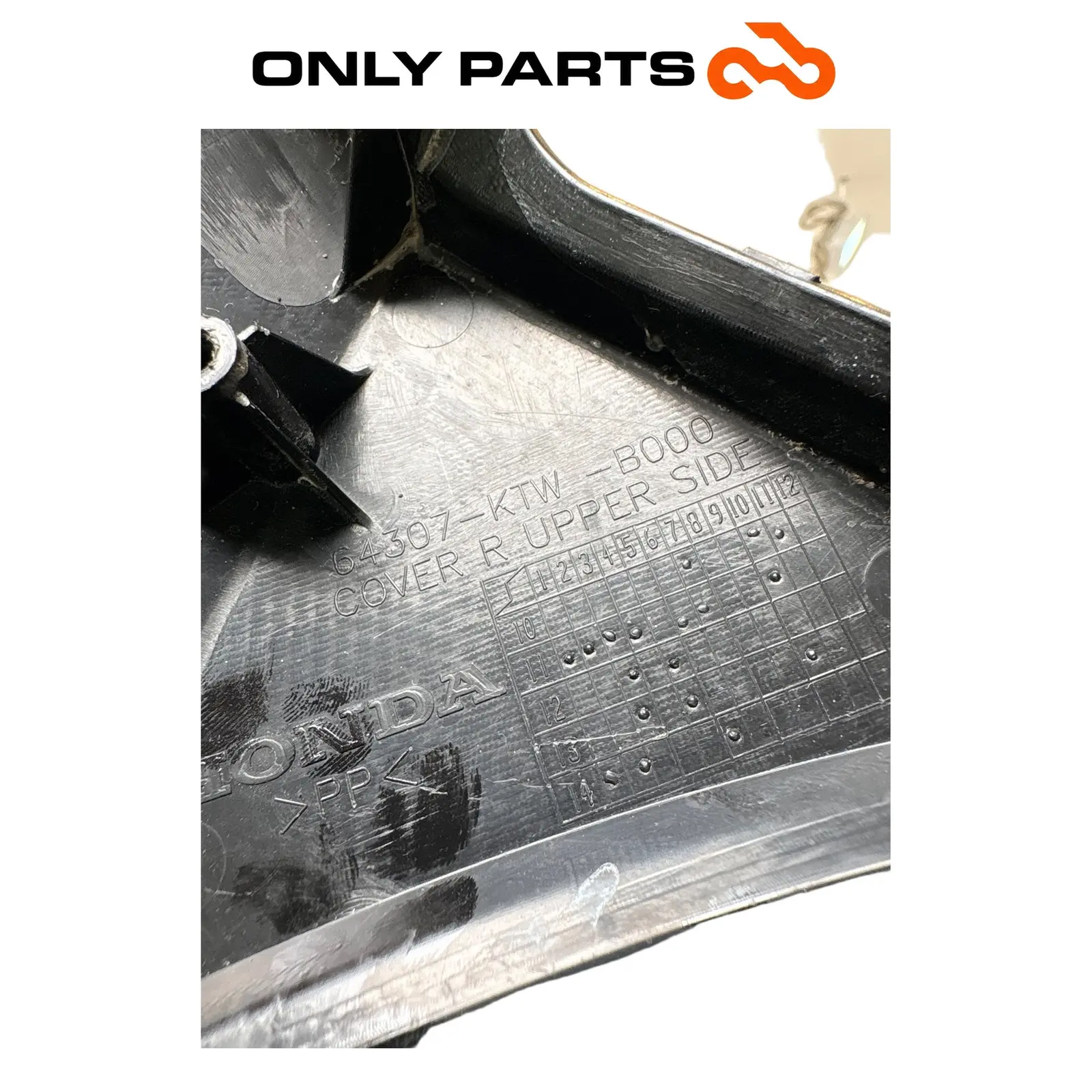 Cover Laterale Superiore Destro Scudo Honda SH 300 2011 OEM 64307-KTW-B000 Honda SH 300cc 2011 Grigio usato — foto reale 6