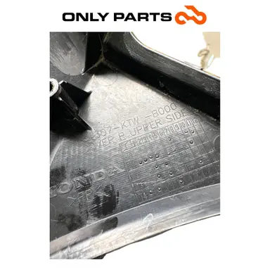 Cover Laterale Superiore Destro Scudo Honda SH 300 2011 OEM 64307-KTW-B000 Honda SH 300cc 2011 Grigio usato — foto reale 6