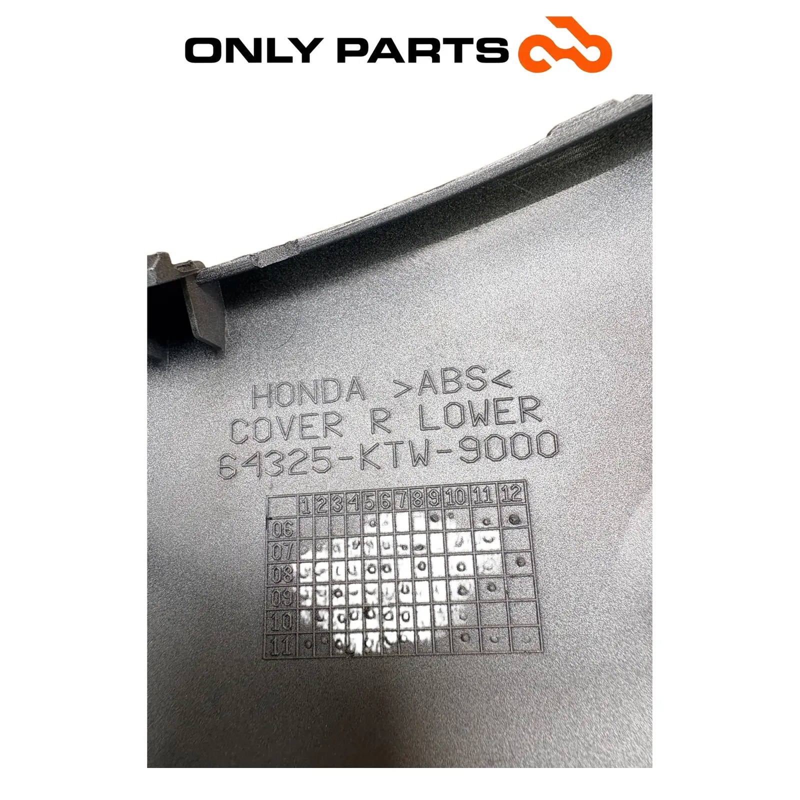 Carena Sottopedana Destra Grigio Honda SH 300 2011 OEM 64325-KTW-9000 R Lower Honda SH 300cc 2011 Grigio usato — foto reale 11