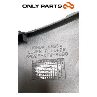 Carena Sottopedana Destra Grigio Honda SH 300 2011 OEM 64325-KTW-9000 R Lower Honda SH 300cc 2011 Grigio usato — foto reale 11