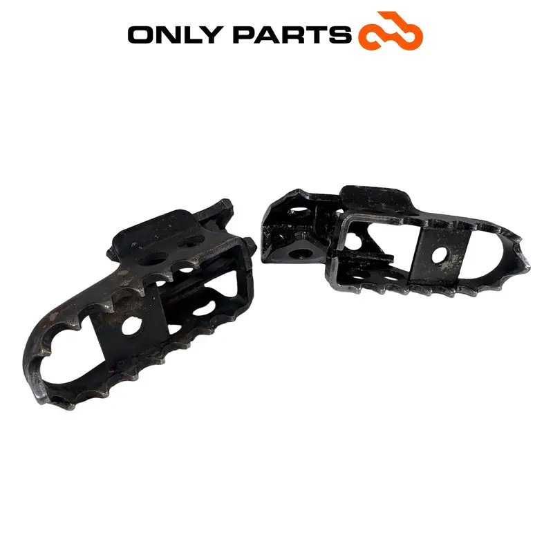 COPPIA PEDANE POGGIAPIEDI PILOTA CON MOLLE E PERNI YAMAHA DT 125 2005 / FOOTPEGS