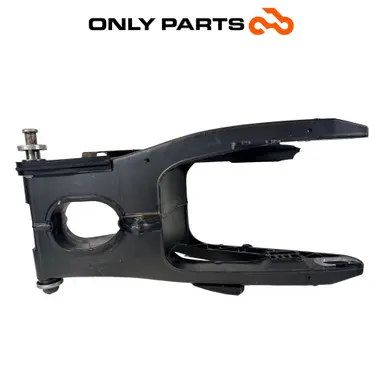 Forcellone posteriore / Braccio oscillante Yamaha YZF-R6 600cc 2005 nero usato — foto reale 8