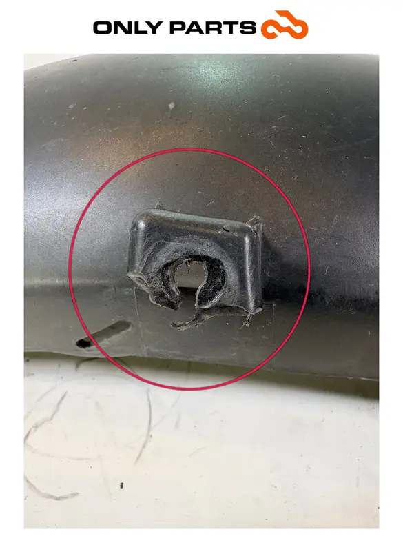 PARAFANGO POSTERIORE INTERNO PARASPRUZZI NERO HONDA SH 125 2004 DIFETTO IN FOTO — 2