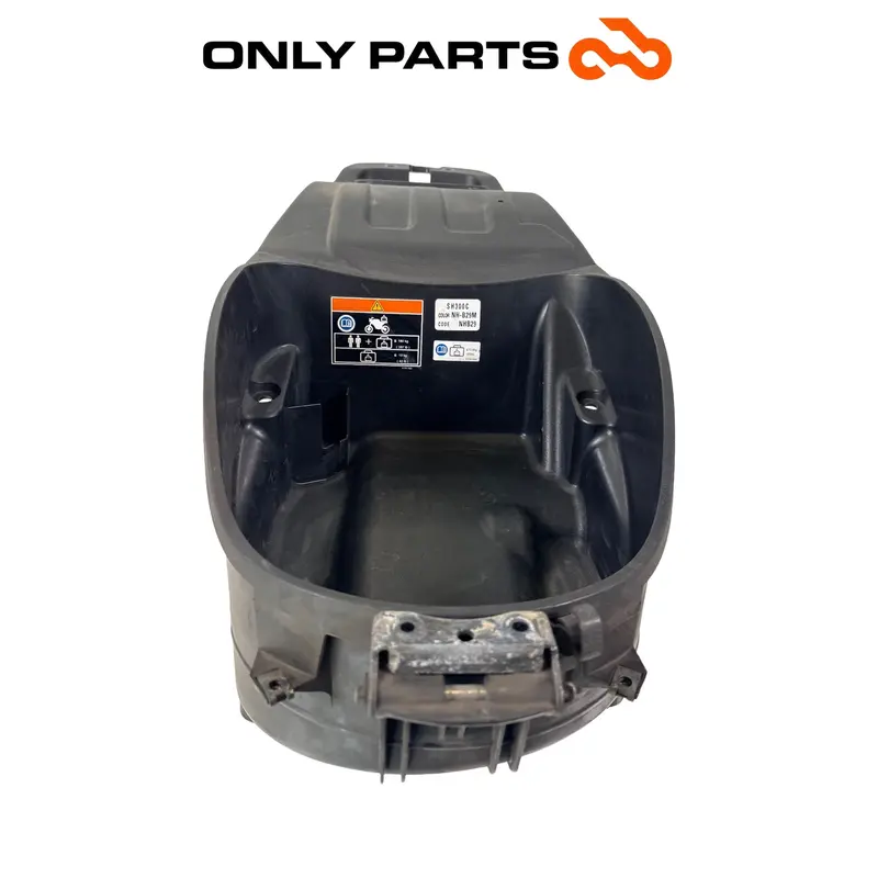 VANO SOTTOSELLA VASCA PORTACASCO IN PLASTICA NERA HONDA SH 300 2011 / BOX TRAY — 5