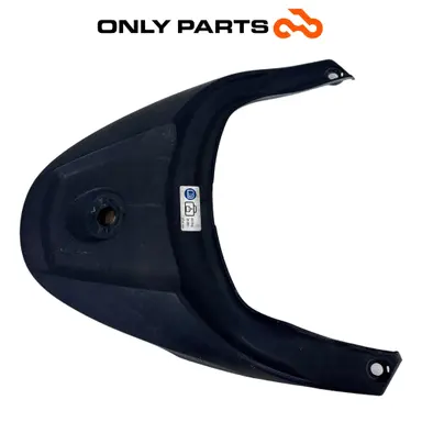 Cover Centrale Posteriore Tappo Serbatoio Honda SH 300 2011 OEM 83700-KTW-B000 Honda SH 300cc 2011 Grigio usato — foto reale 2