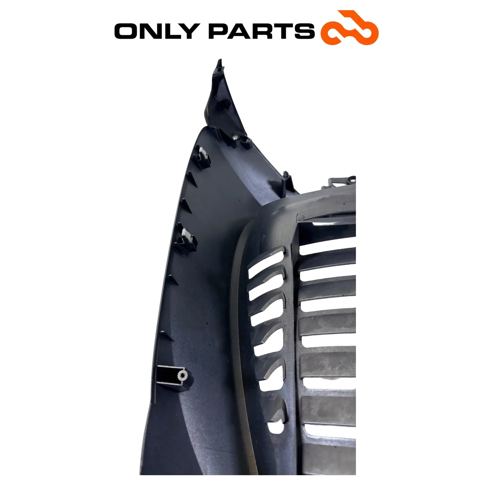 Carena Scudo Anteriore Inferiore Con Griglia Honda SH 300 2011 64302-KTW-B000 Honda SH 300cc 2011 Grigio usato — foto reale 11