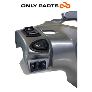 Coprimanubrio Posteriore Con Comandi Devioluci Honda SH 300 2011 53206-KTW-B000 Honda SH 300cc 2011 Grigio usato — foto reale 5