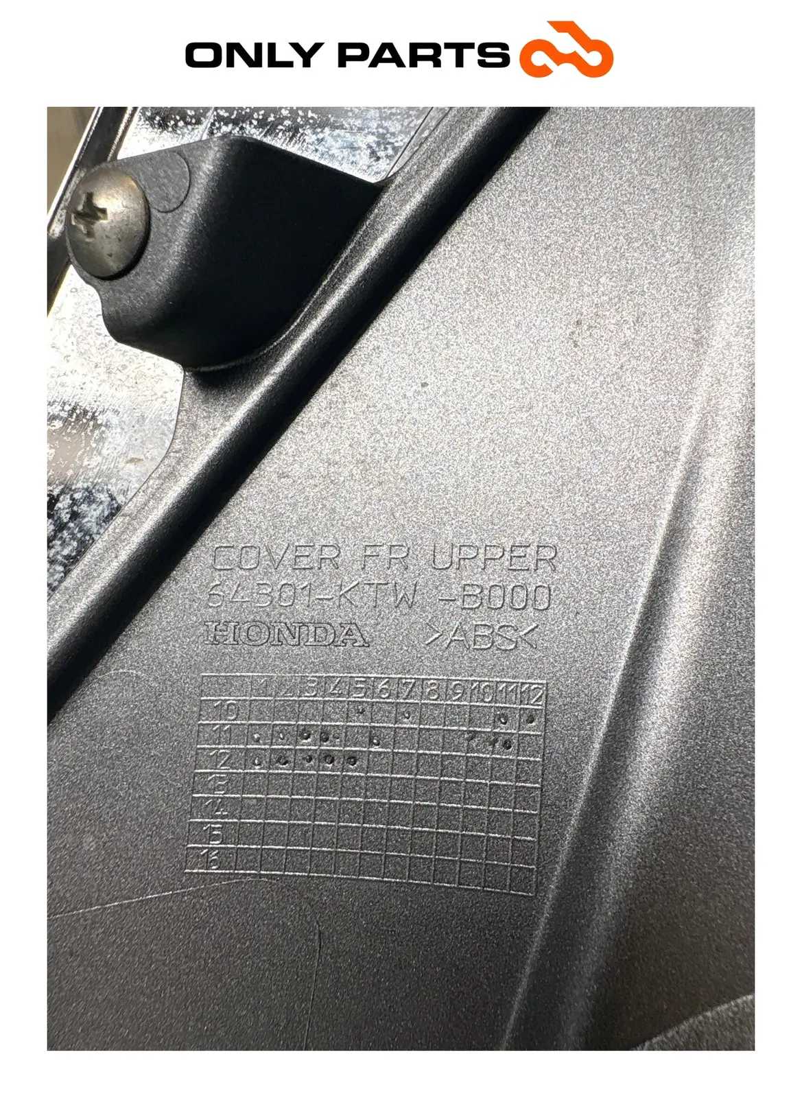 Scudo Anteriore Superiore Grigio Con Cromatura Honda SH 300 2011 64301-KTW-B000 Honda SH 300cc 2011 Grigio usato — foto reale 9