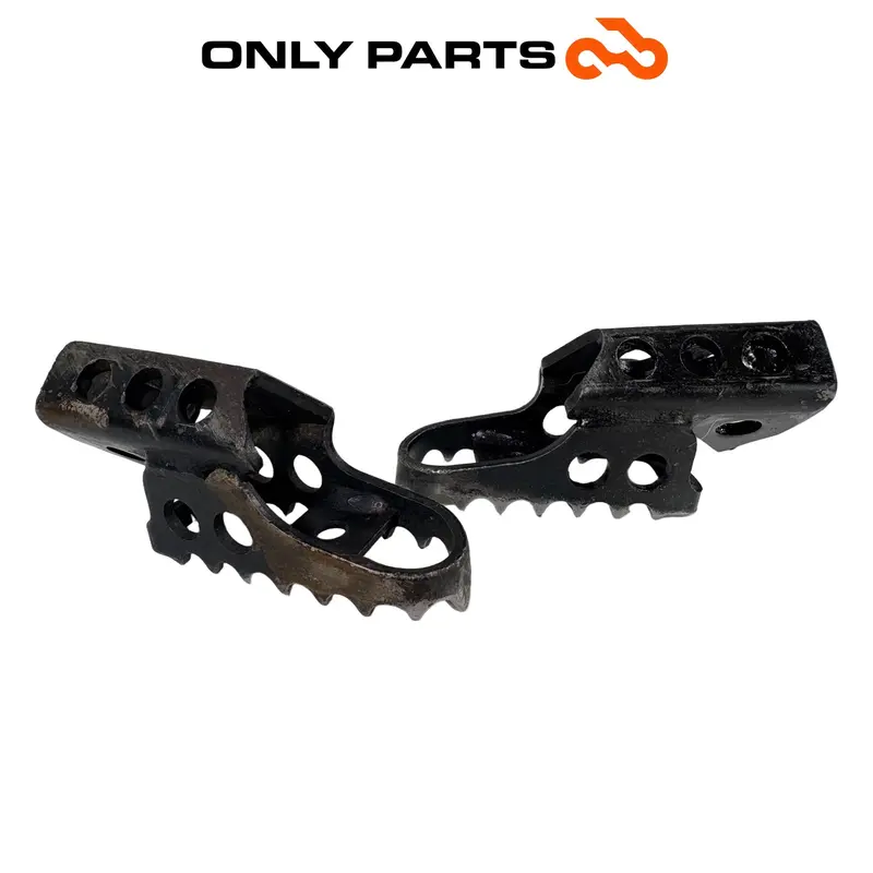 COPPIA PEDANE POGGIAPIEDI PILOTA CON MOLLE E PERNI YAMAHA DT 125 2005 / FOOTPEGS — 5
