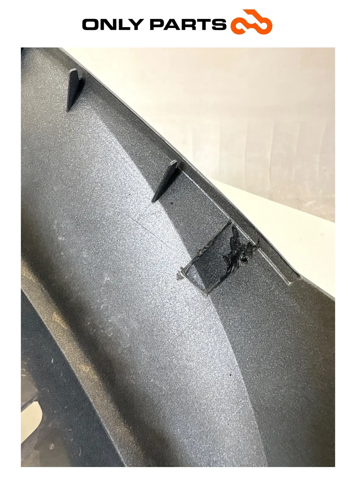Carena Scudo Anteriore Inferiore Con Griglia Honda SH 300 2011 64302-KTW-B000 Honda SH 300cc 2011 Grigio usato — foto reale 5