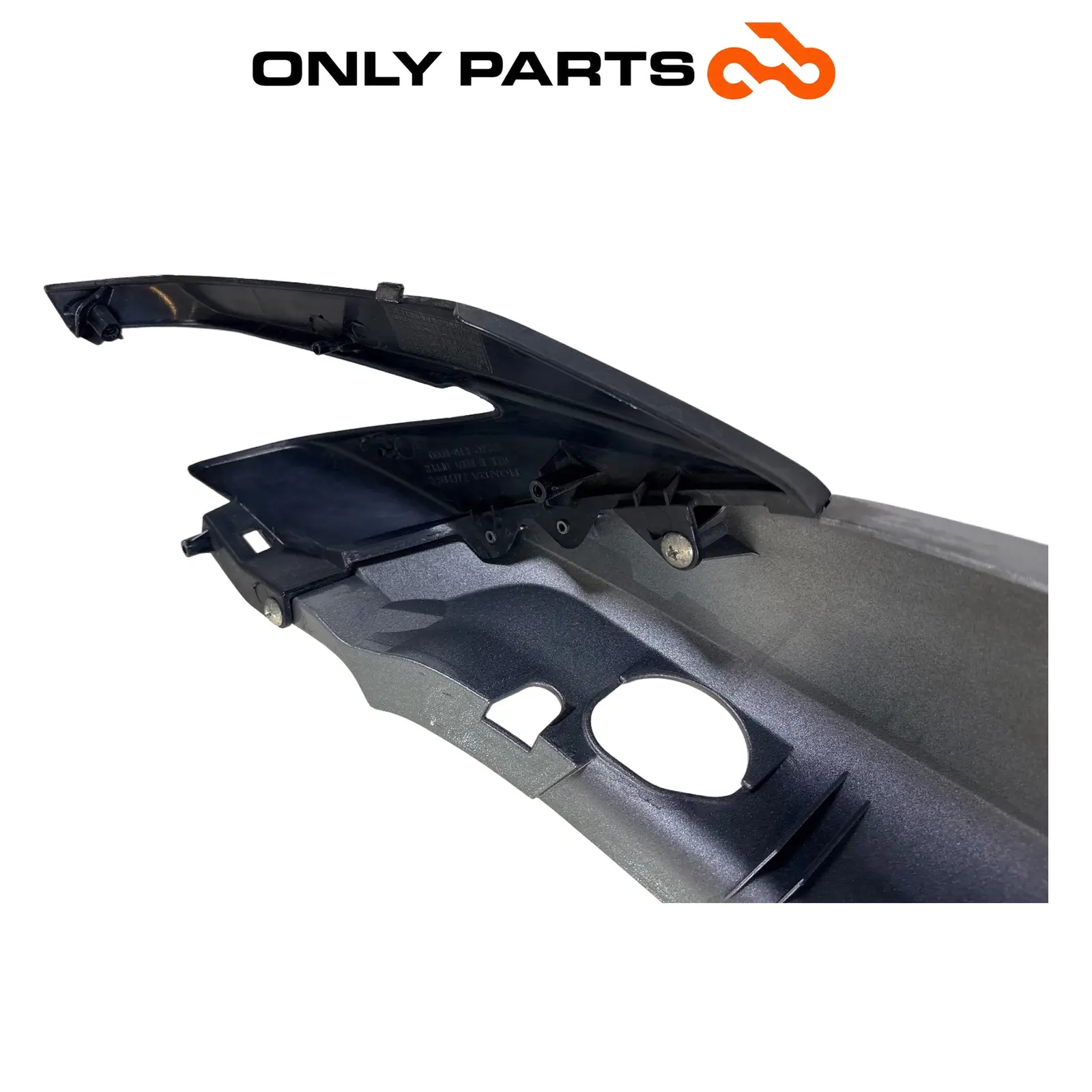 Carena Fiancata Posteriore Destra Grigio Honda SH 300 2011 OEM 83500-KTW-B000 Honda SH 300cc 2011 Grigio usato — foto reale 7