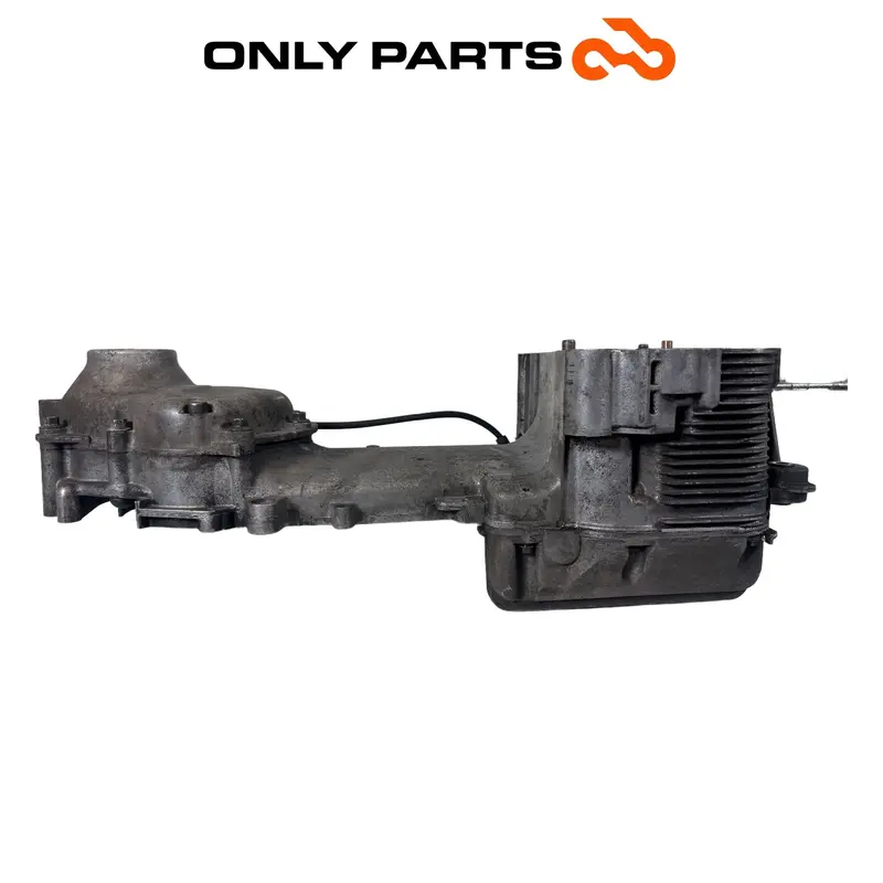 CARTER MOTORE BLOCCO SEMICARTER DESTRO ALLUMINIO PIAGGIO BEVERLY 300 2010 / CASE — 4
