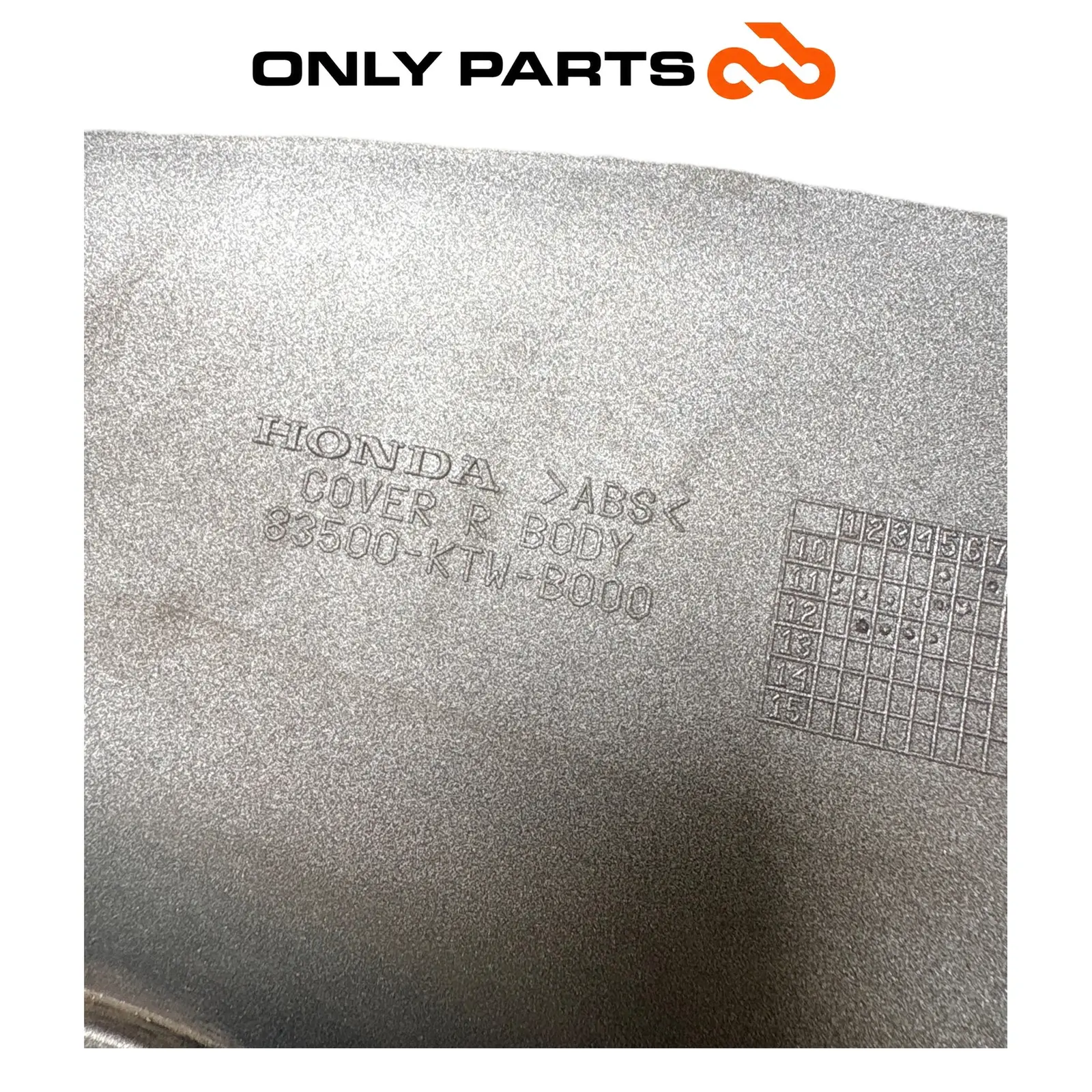 Carena Fiancata Posteriore Destra Grigio Honda SH 300 2011 OEM 83500-KTW-B000 Honda SH 300cc 2011 Grigio usato — foto reale 9