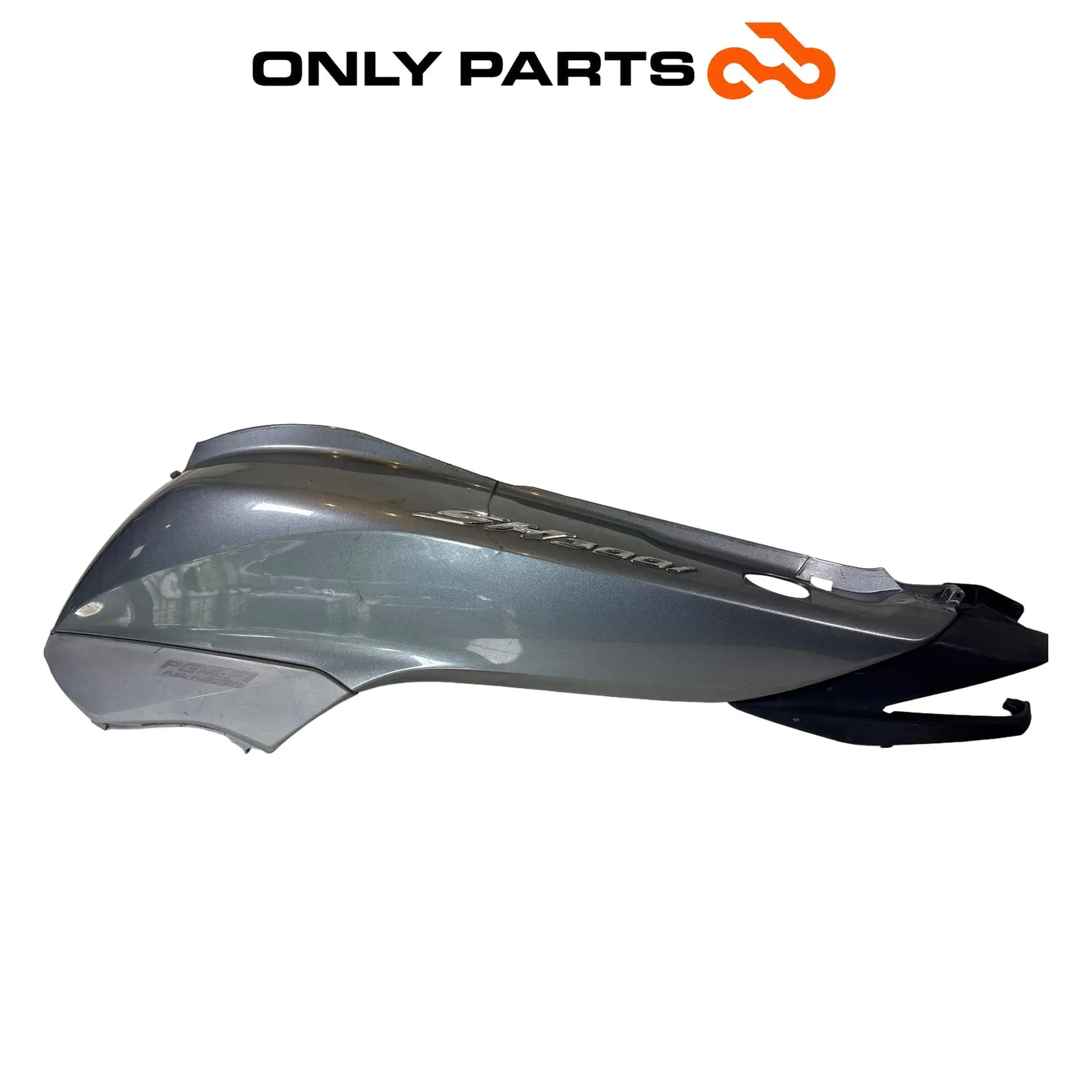 Carena Fiancata Posteriore Sinistra Grigio Honda SH 300 2011 OEM 83600-KTW-B000 Honda SH 300cc 2011 Grigio usato — foto reale 4