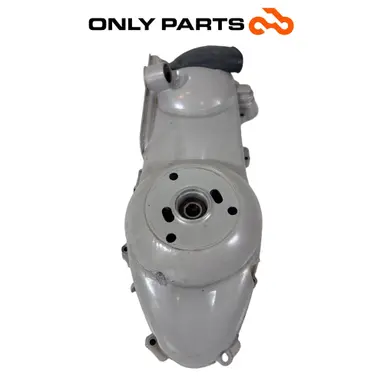 Coperchio carter trasmissione Piaggio Vespa GT 200cc 2003 Viola usato — foto reale 3