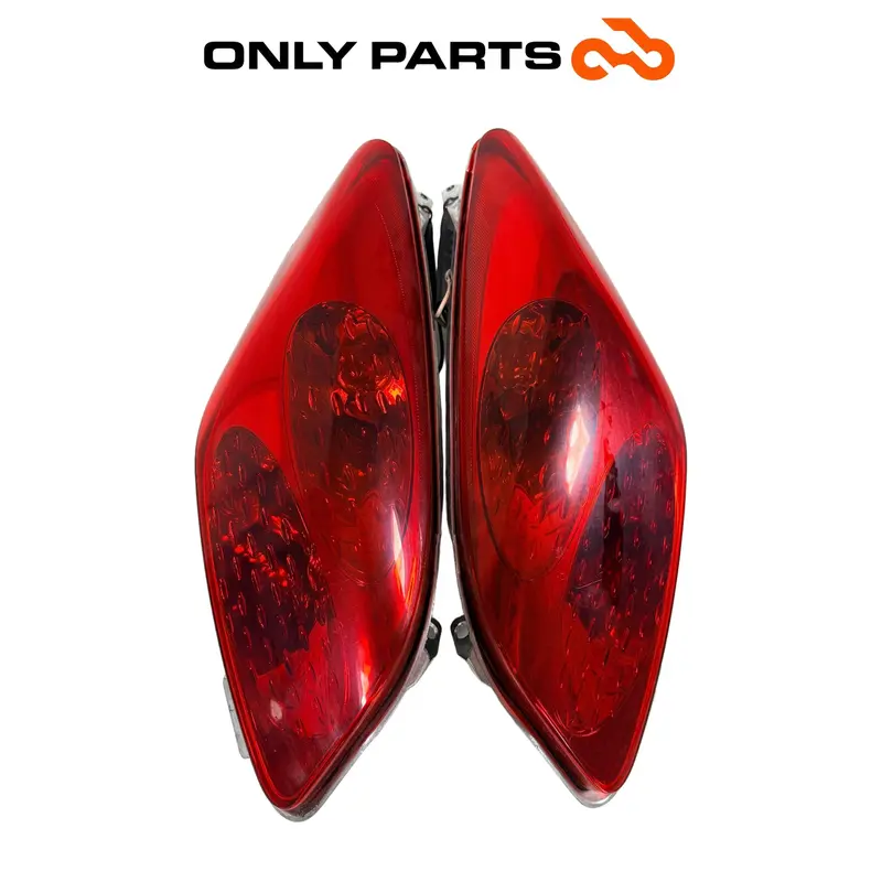 COPPIA FANALI POSTERIORI CON FRECCE GRUPPO OTTICO YAMAHA X-MAX 250 2008 OEM — 2