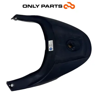 Cover Centrale Posteriore Tappo Serbatoio Honda SH 300 2011 OEM 83700-KTW-B000 Honda SH 300cc 2011 Grigio usato — foto reale 3