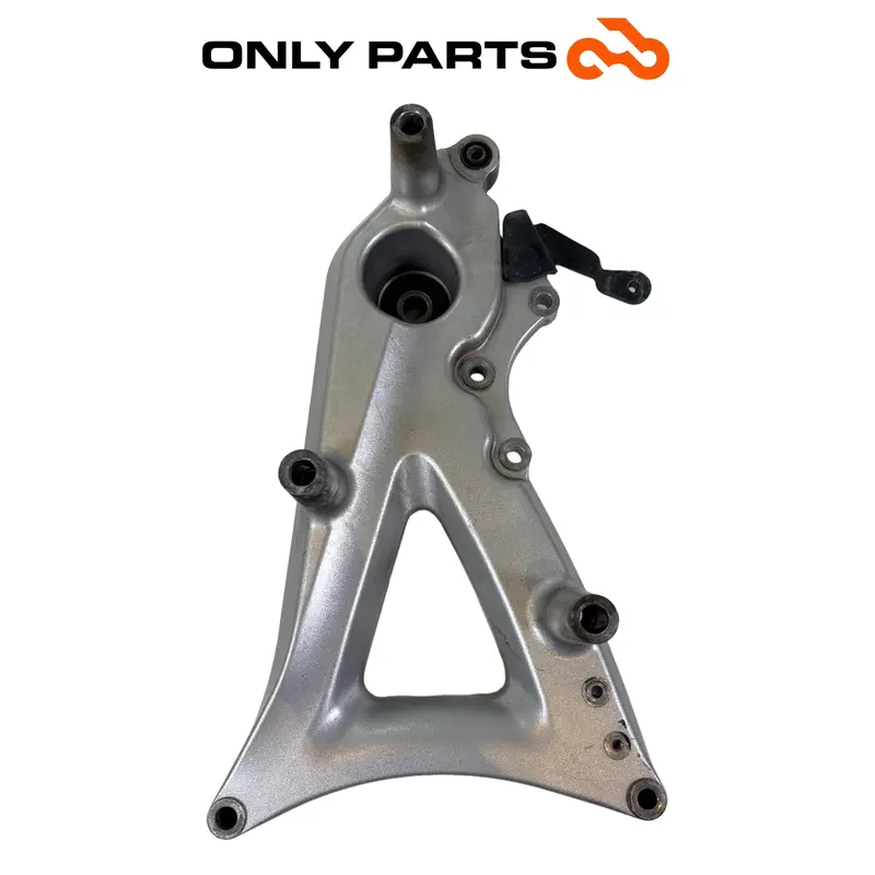 BRACCIO FORCELLONE DX SUPPORTO MARMITTA YAMAHA X-MAX 250 2008 / SWINGARM OEM — 2