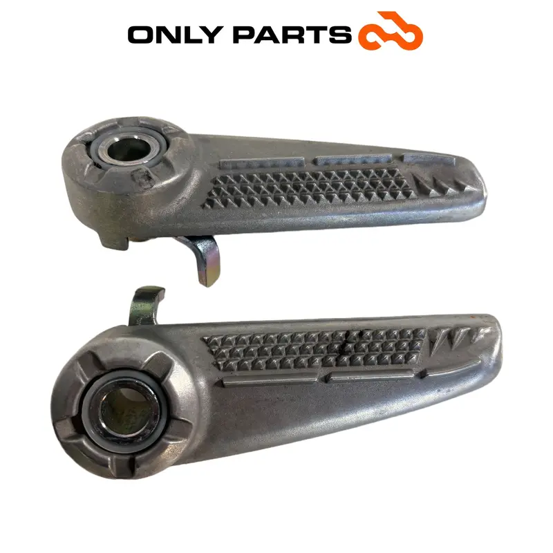 COPPIA PEDANE POGGIAPIEDI PASSEGGERO POSTERIORI ALLUMINIO YAMAHA XENTER 150 2015 — 3