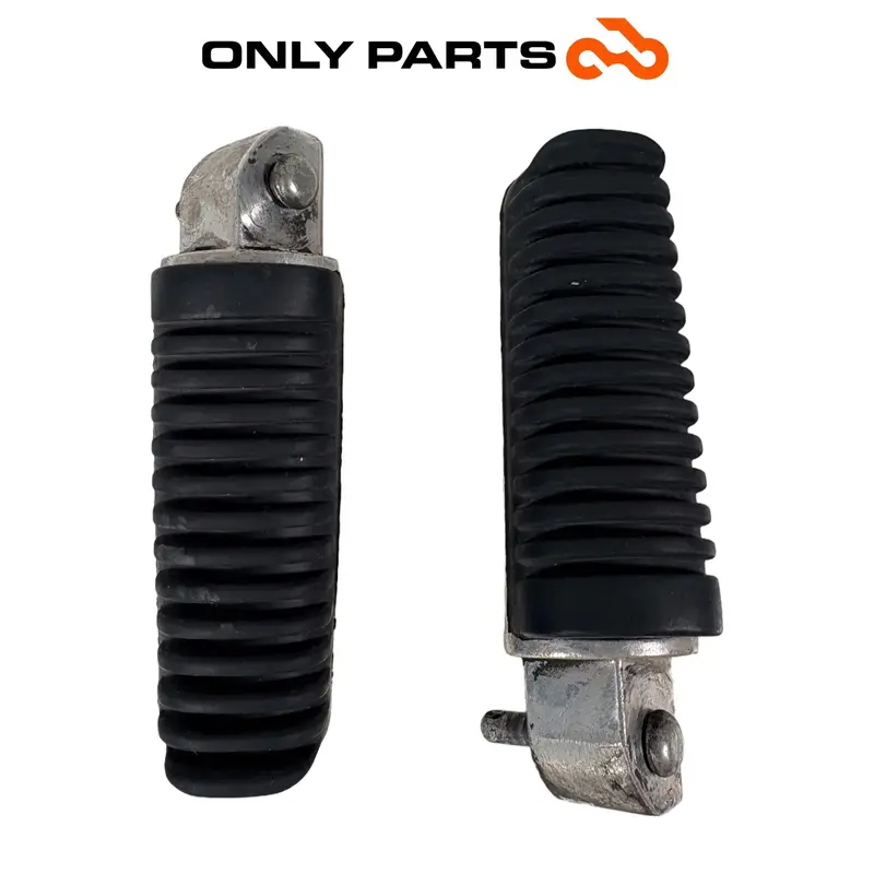 COPPIA PEDANE POGGIAPIEDI PASSEGGERO YAMAHA X-MAX 250 2008 / PASSENGER PEGS OEM — 4