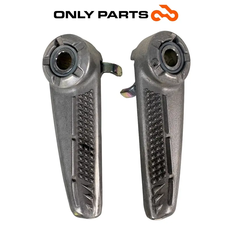 COPPIA PEDANE POGGIAPIEDI PASSEGGERO POSTERIORI ALLUMINIO YAMAHA XENTER 150 2015 — 4