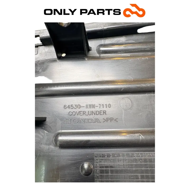 CARENA SOTTOPEDANA INFERIORE CENTRALE 64530-KWN-7110 HONDA PCX 125 2014 / UNDER — 2