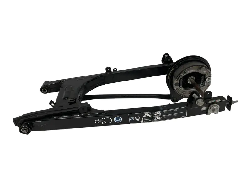 FORCELLONE POSTERIORE + PERNO RUOTA HONDA CBF 125 2009 / REAR SWINGARM OEM — 3