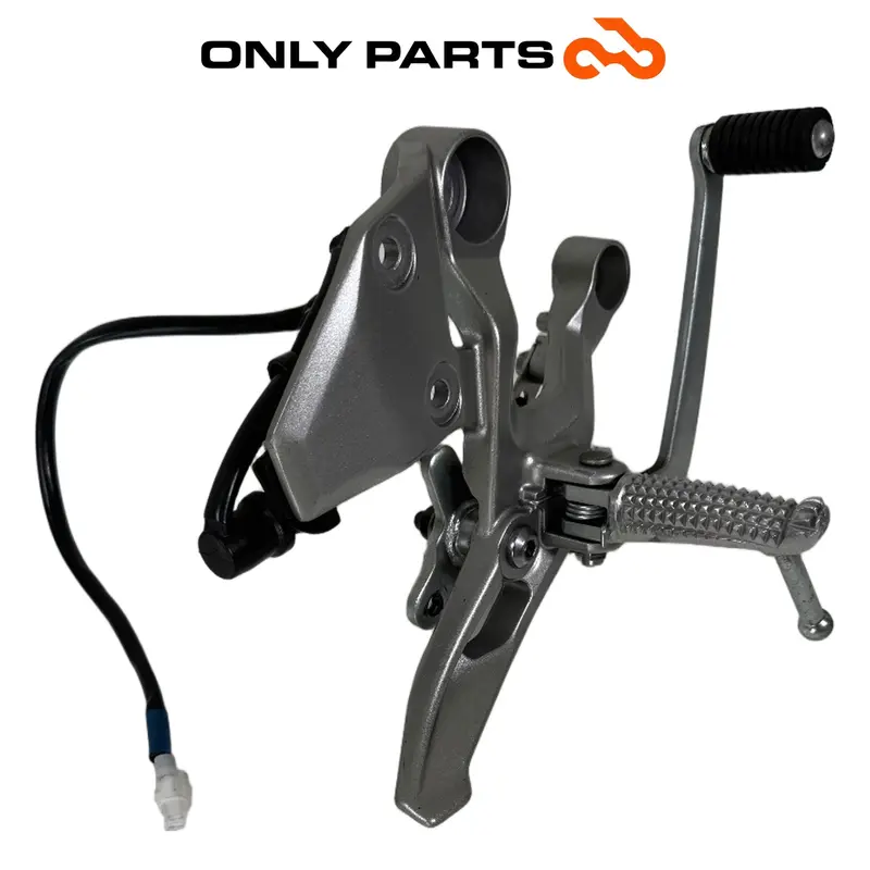 PEDANA ANTERIORE DESTRA DX + LEVA PEDALE FRENO YAMAHA TRACER 900 2019 / FOOTREST — 4