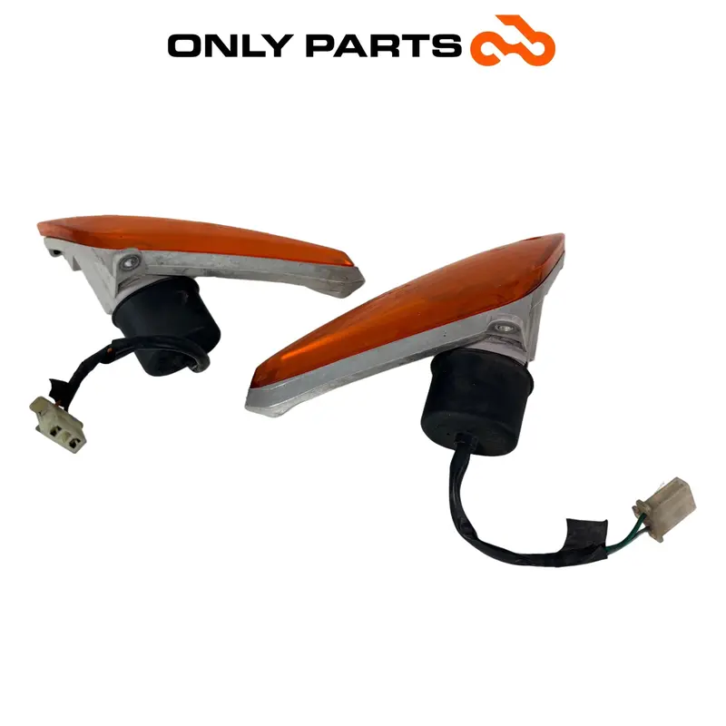 COPPIA FRECCE INDICATORI DIREZIONE ANTERIORI HONDA SH 150 2002 / FRONT BLINKERS — 3