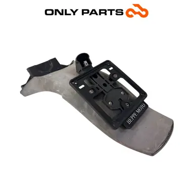 Parafango posteriore + portatarga Aprilia Scarabeo 300cc 2010 Bianco usato — foto reale 1