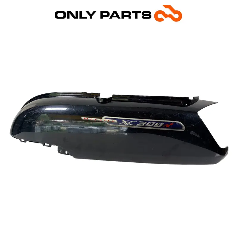 FIANCATA POSTERIORE SINISTRA SX NERA YAMAHA XC 300 VERSITY 2004 SIDE PANEL OEM — 2