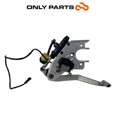 Pedana destra con pompa freno posteriore e pedale (rear master cylinder) BMW R 850 R 1997 BMW R 850 R usato — foto reale 5