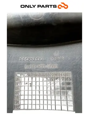 FRANJA CENTRAL BAJO ASIENTO HONDA SH 150 2017 64312-K77-V000 Honda SH 150cc 2017 Nero de segunda mano — foto real 11