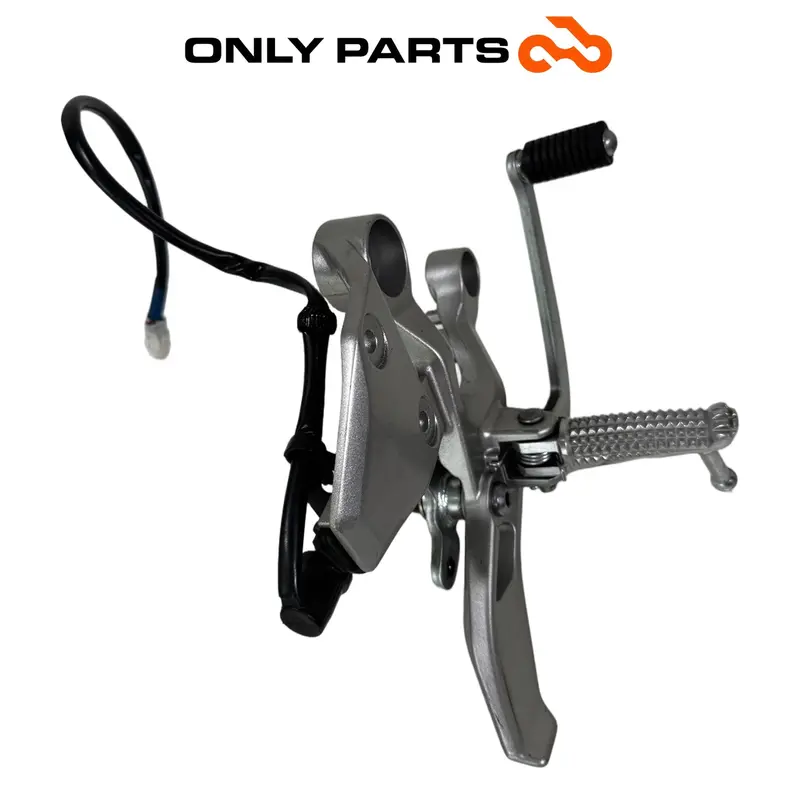PEDANA ANTERIORE DESTRA DX + LEVA PEDALE FRENO YAMAHA TRACER 900 2019 / FOOTREST — 2