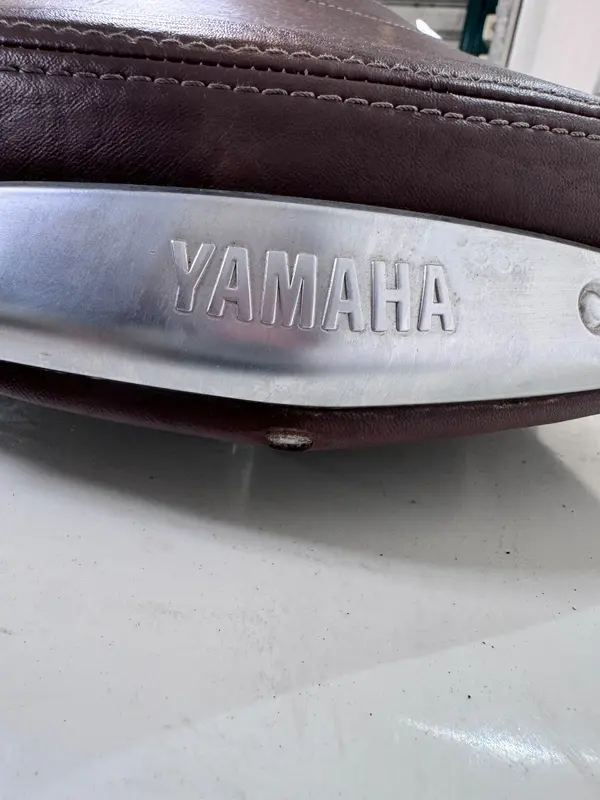 SELLA BIPOSTO ORIGINALE MARRONE BORDEAUX SEDILE YAMAHA X-MAX 125 2014 / SEAT OEM — 3