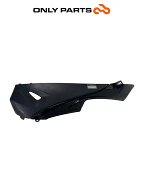 Carena Laterale Pedana SX Skirt Kymco Agility R16+ 125 2015 64306-ALJ8-E000 Kymco Agility R16+ 125cc 2015 Nero usato — foto reale 1