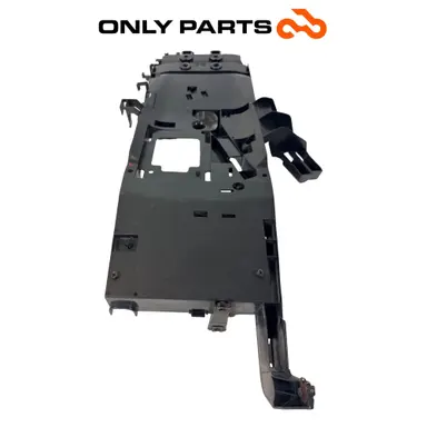 Carena sottosella / vano porta batteria Yamaha YZF-R6 600cc 2005 nero usato — foto reale 5