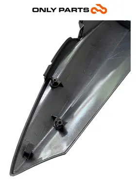 CARENADO TRASERO IZQUIERDO HONDA PCX 125 2011 OEM 83600-KWN-9010 Honda PCX 125cc 2011 Grigio de segunda mano — foto real 10